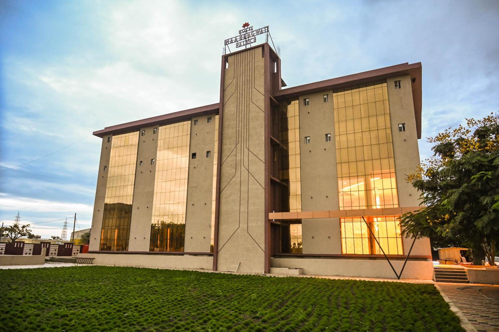 Hotel Maa Bhagwati Palace Khandwa Zewnętrze zdjęcie